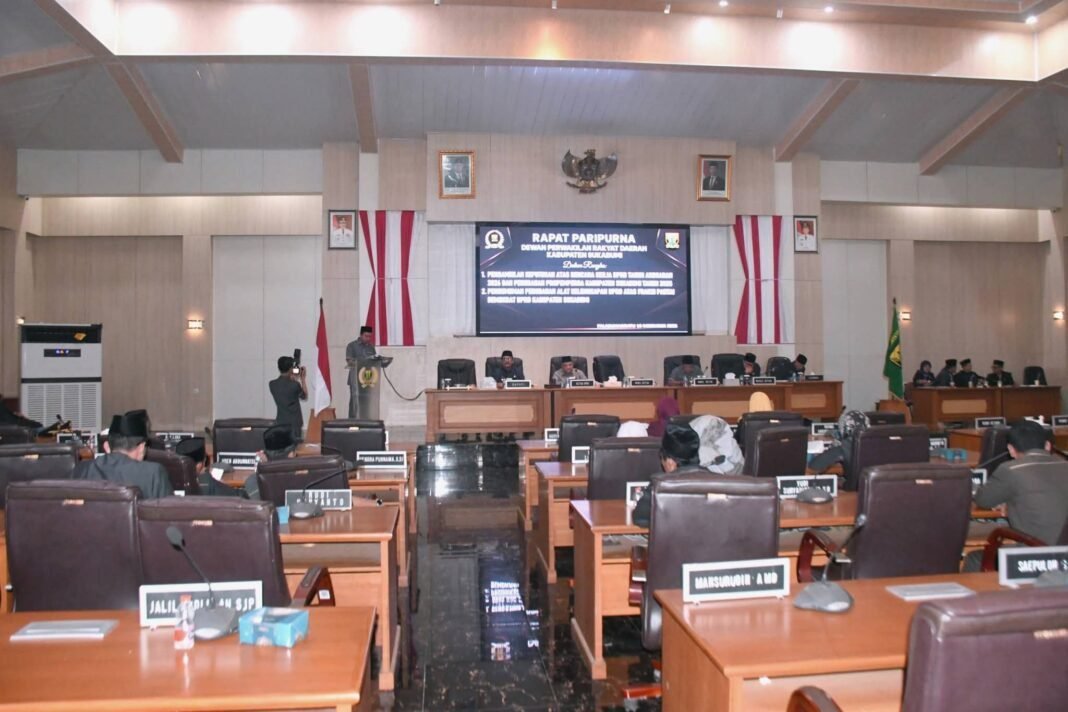 Paripurna DPRD Kab Sukabumi Bahas Tiga Agenda Strategis, Di Hadiri Bupati Sukabumi Paripurna DPRD Kab Sukabumi Bahas Tiga Agenda Strategis, Di Hadiri Bupati Sukabumi