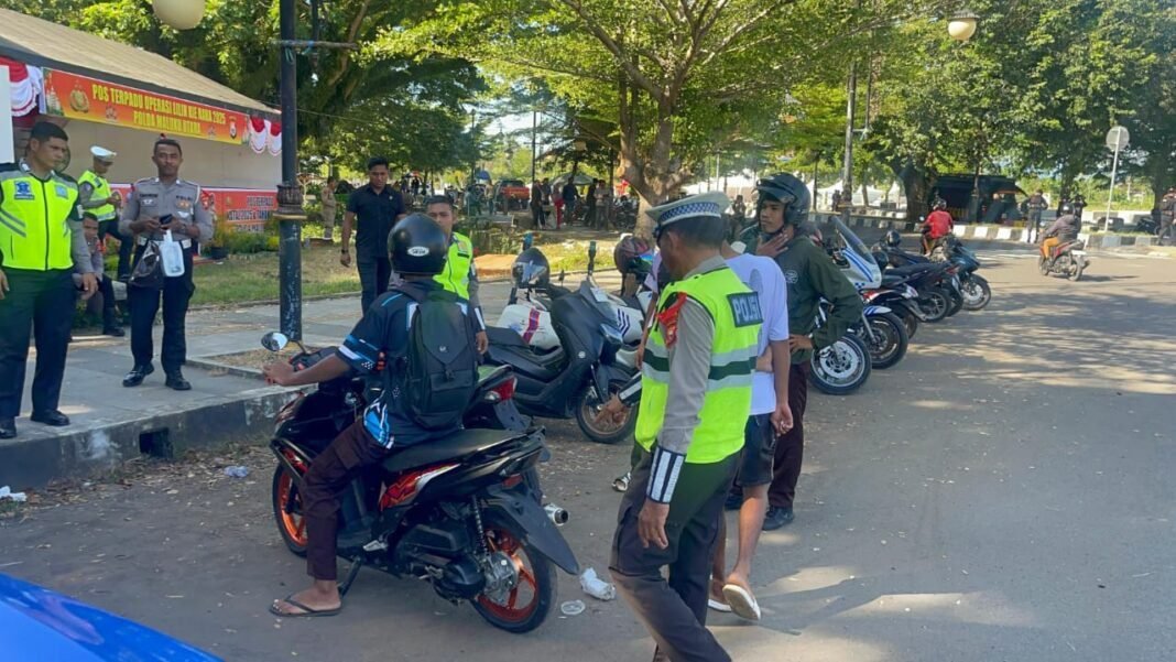 Ciptakan Lalu Lintas Aman, Satgas Kamseltibcar Lantas Gencarkan Imbauan di Hari Ketiga Operasi Lilin* Ciptakan Lalu Lintas Aman, Satgas Kamseltibcar Lantas Gencarkan Imbauan di Hari Ketiga Operasi Lilin*