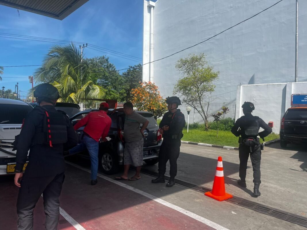 Jelang Natal dan Tahun Baru, Brimob Intensifkan Patroli Kamtibmas di Sofifi Jelang Natal dan Tahun Baru, Brimob Intensifkan Patroli Kamtibmas di Sofifi