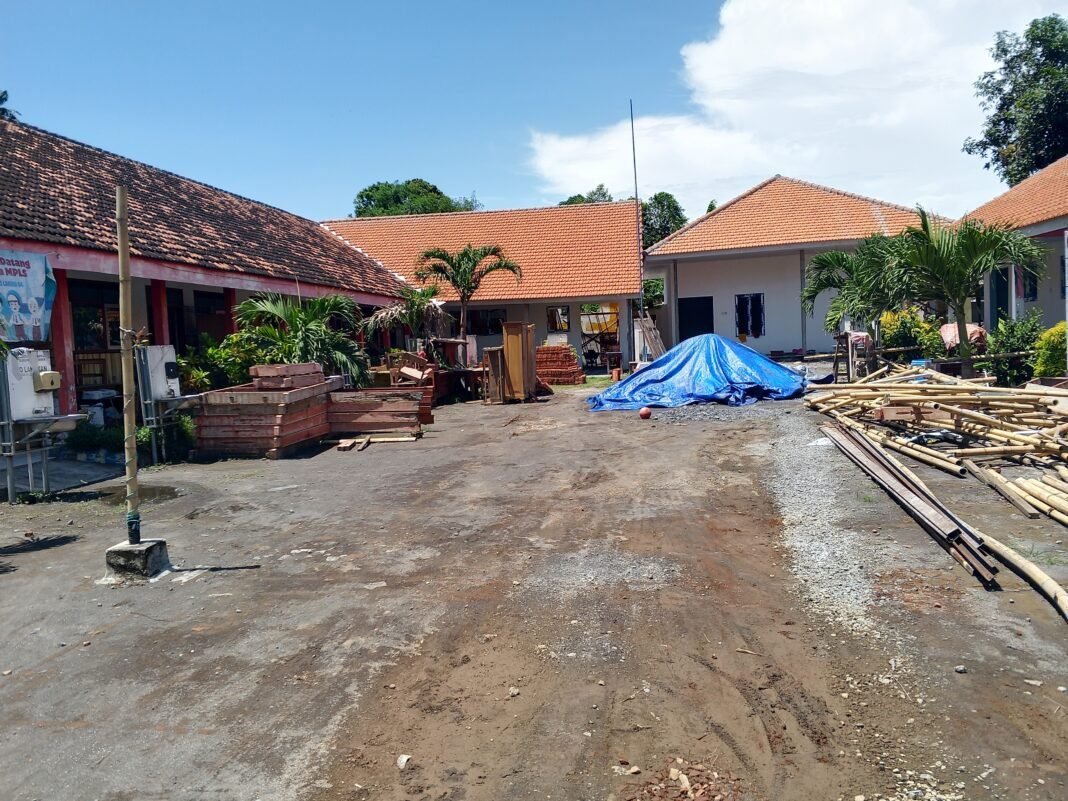 Revitalisasi Sekolah Tanpa Rincian Pekerjaan, Dugaan Ketertutupan Menguat di SDN Cakru 04 Revitalisasi Sekolah Tanpa Rincian Pekerjaan, Dugaan Ketertutupan Menguat di SDN Cakru 04