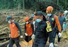 Brimob Sumut Laksanakan Evakuasi 2 Korban Longsor di Sibolga dan Tapanuli Tengah