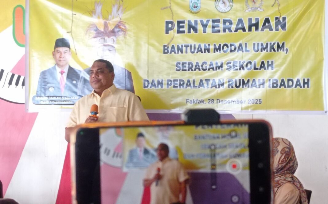 Fraksi Golkar DPR Provinsi PB Salurkan Bantuan, Langkah Nyata Kepedulian Untuk Warga Fakfak. Fraksi Golkar DPR Provinsi PB Salurkan Bantuan, Langkah Nyata Kepedulian Untuk Warga Fakfak.