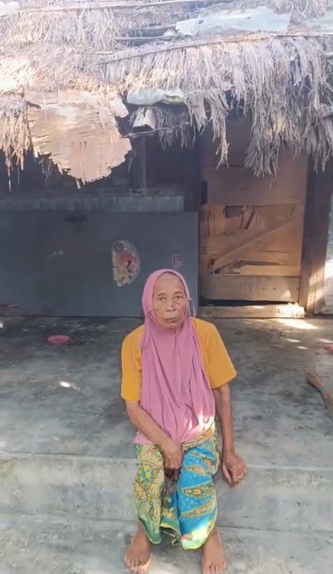 DUA RUMAH WARGA TERLEWAT PROGRAM RTLH, WARGA MINTA PERKIM LOBAR DAN PROVINSI TURUN KE LAPANGAN DUA RUMAH WARGA TERLEWAT PROGRAM RTLH, WARGA MINTA PERKIM LOBAR DAN PROVINSI TURUN KE LAPANGAN