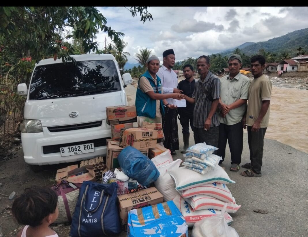 Guna Meringankan Beban Warga Pasca Banjir,Dayah Zudi Aceh Barat Salurkan Bantuan Untuk Warga Beutong Ateuh Guna Meringankan Beban Warga Pasca Banjir,Dayah Zudi Aceh Barat Salurkan Bantuan Untuk Warga Beutong Ateuh