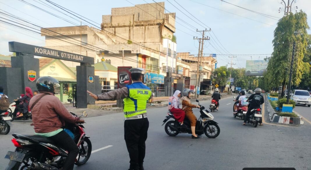 Sat Lantas Polres Langkat Hadir di Pagi Hari, Pastikan Arus Lalu Lintas Aman dan Lancar Sat Lantas Polres Langkat Hadir di Pagi Hari, Pastikan Arus Lalu Lintas Aman dan Lancar