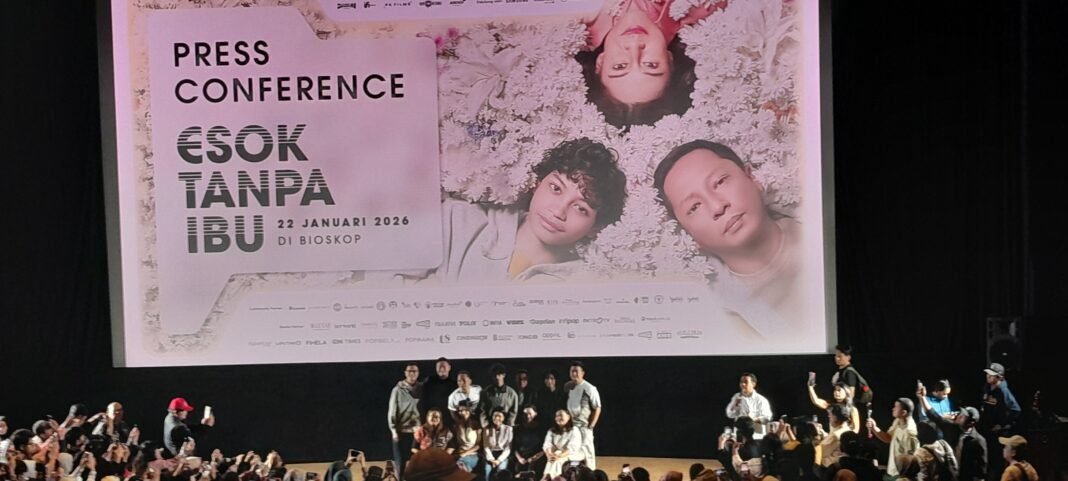 Kesaksian Kisah Kerinduan Anak Pada Ibu Lewat Film”Esok Tanpa Ibu” Kesaksian Kisah Kerinduan Anak Pada Ibu Lewat Film”Esok Tanpa Ibu”