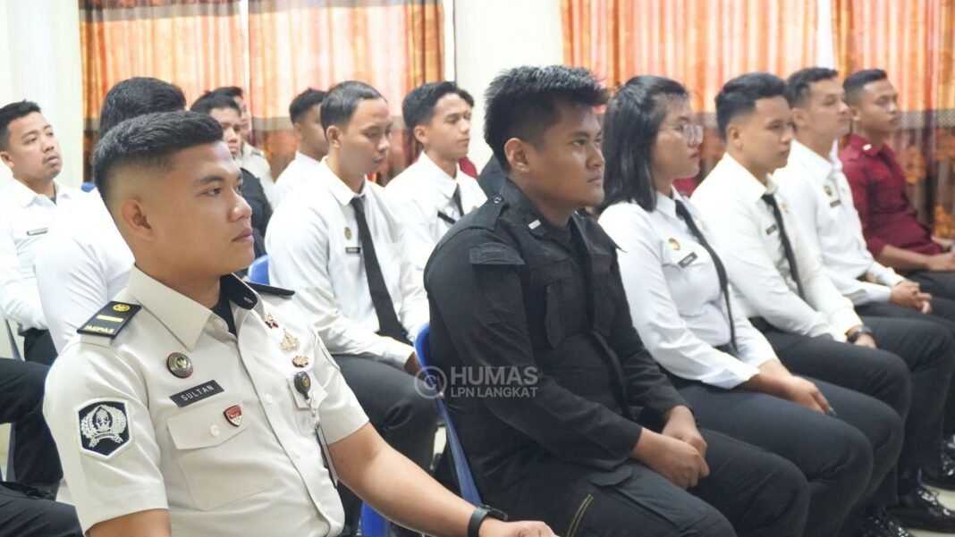 Kepala Lapas Narkotika Berbagi Pengalaman dan Berikan Motivasi Kepada Petugas Kepala Lapas Narkotika Berbagi Pengalaman dan Berikan Motivasi Kepada Petugas