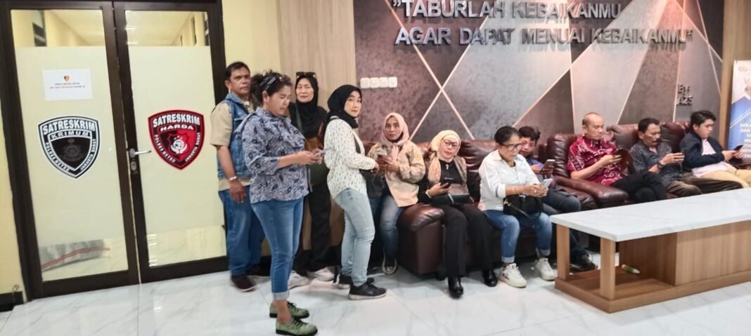 Penyidik Polres Jakarta Barat Tak Terima LP Kasus Makanan Tercemar Restoran Aneka Seafood 38 Meruya Penyidik Polres Jakarta Barat Tak Terima LP Kasus Makanan Tercemar Restoran Aneka Seafood 38 Meruya
