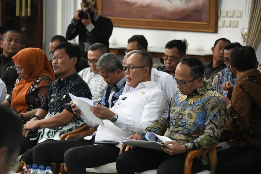 APBD Kota Sukabumi Dievaluasi Gubernur, Wali Kota Tegaskan Komitmen Disiplin Fiskal dan Infrastruktur APBD Kota Sukabumi Dievaluasi Gubernur, Wali Kota Tegaskan Komitmen Disiplin Fiskal dan Infrastruktur