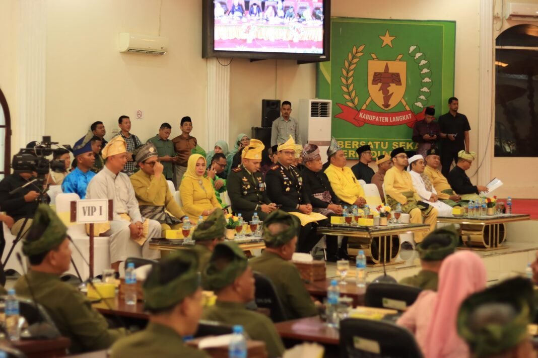 Rapat Paripurna Hari Jadi Langkat ke-276, Kebersamaan Terjaga dan Kegiatan Berjalan Aman Rapat Paripurna Hari Jadi Langkat ke-276, Kebersamaan Terjaga dan Kegiatan Berjalan Aman