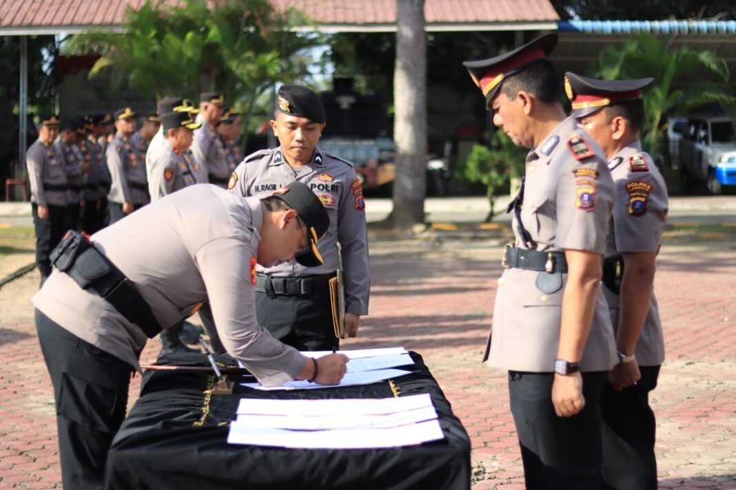 Kapolres Langkat Pimpin Sertijab Kabag Ren, Kasat, Kapolsek serta Purna Bakti Polri Kapolres Langkat Pimpin Sertijab Kabag Ren, Kasat, Kapolsek serta Purna Bakti Polri