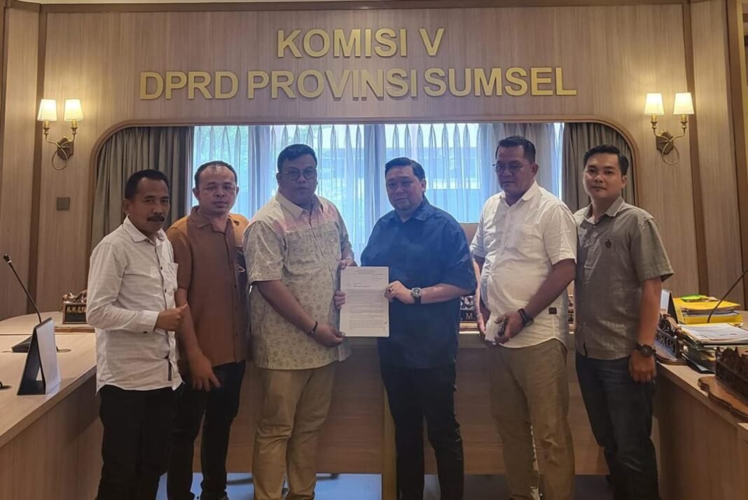Larangan Angkutan Batubara, Buruh Sumsel Minta Jalan Crosing Dibuka Larangan Angkutan Batubara, Buruh Sumsel Minta Jalan Crosing Dibuka