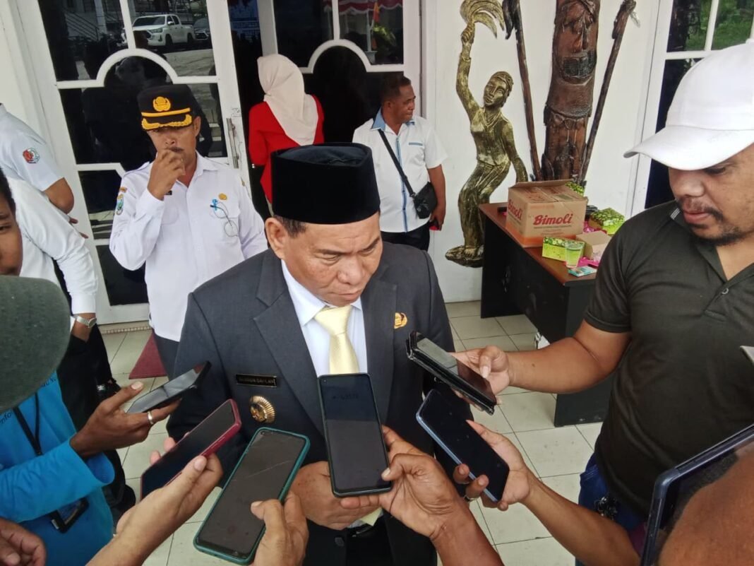 Bupati Fakfak: Pejabat Dilantik Wajib Jalankan Program, yang Tidak Mampu Dievaluasi. Bupati Fakfak: Pejabat Dilantik Wajib Jalankan Program, yang Tidak Mampu Dievaluasi.