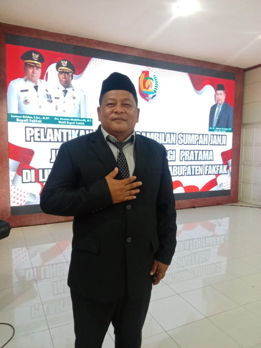 Dua Tahun Mengabdi Sebagai PJ, Widhi Asmoro Jati Akhirnya Resmi Pimpin Dinas Perkebunan Fakfak Dua Tahun Mengabdi Sebagai PJ, Widhi Asmoro Jati Akhirnya Resmi Pimpin Dinas Perkebunan Fakfak