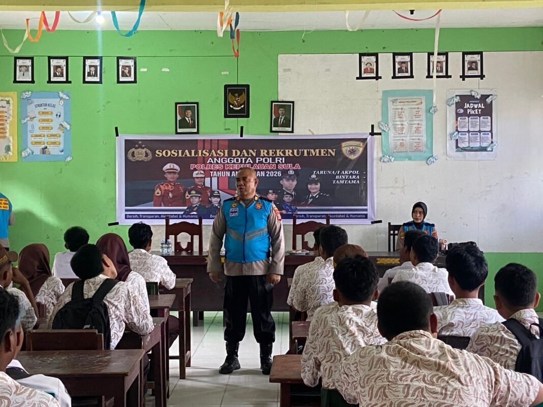 Edukasi Rekrutmen Polri, Polisi di Kepulauan Sula Sambangi Sekolah Edukasi Rekrutmen Polri, Polisi di Kepulauan Sula Sambangi Sekolah