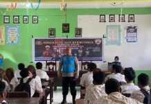 Edukasi Rekrutmen Polri, Polisi di Kepulauan Sula Sambangi Sekolah