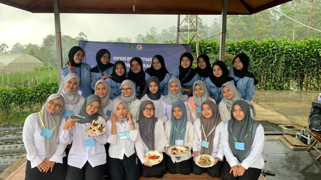 UKM Kewirausahaan IKIP Siliwangi Gelar Malam Keakraban Angkatan 2026 di Villa Bata Merah CIC. UKM Kewirausahaan IKIP Siliwangi Gelar Malam Keakraban Angkatan 2026 di Villa Bata Merah CIC.