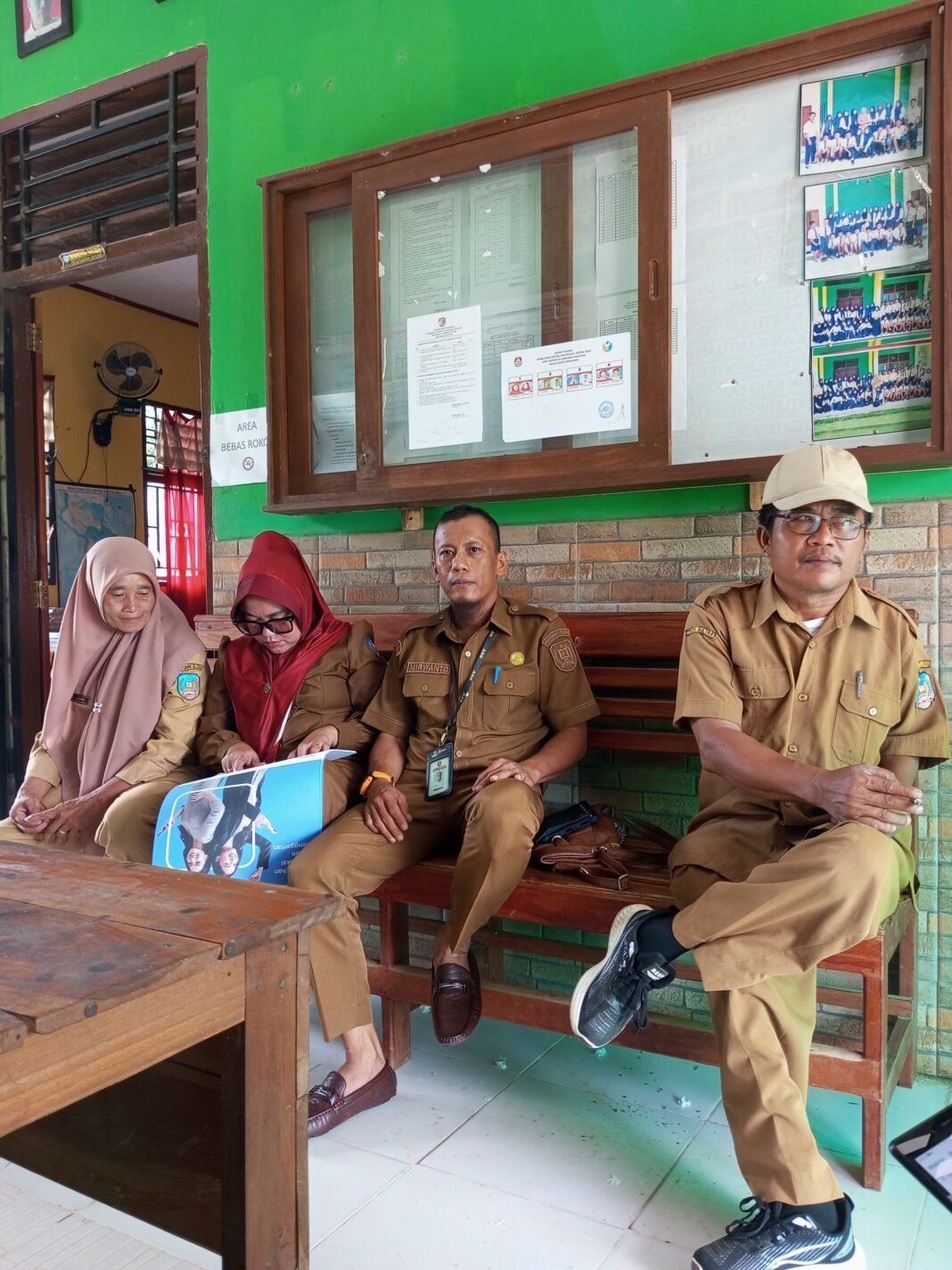HARI PERTAMA MASUK SEKOLAH SMP NEGERI 41 KONAWE SELATAN HARI PERTAMA MASUK SEKOLAH SMP NEGERI 41 KONAWE SELATAN