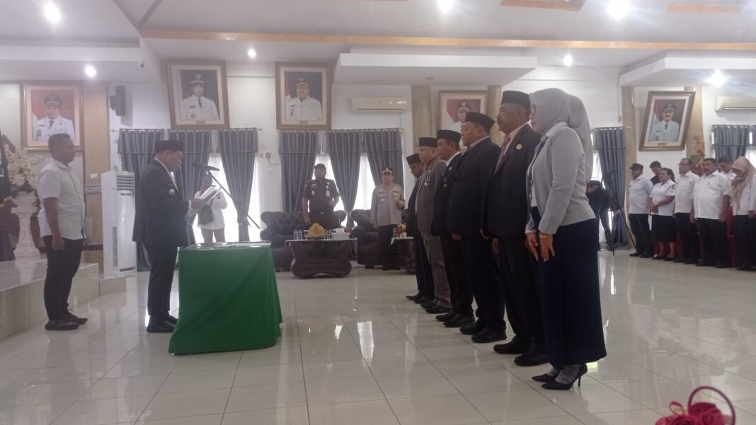 Bupati Fakfak Lantik Enam Pejabat Pimpinan Tinggi Pratama. Bupati Fakfak Lantik Enam Pejabat Pimpinan Tinggi Pratama.