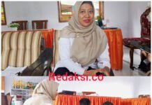 Kepala SDN 02 Wringinagung Dengan Sabar Dampingi Anak Berkebutuhan Khusus