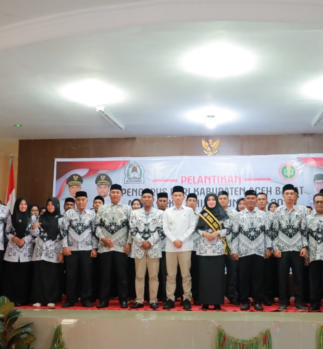 Bupati Tarmizi Lantik Pengurus PGRI Masa Bakti XXIII Tahun 2025-2030 Dan Kukuhkan Ibunda Guru Aceh Barat Bupati Tarmizi Lantik Pengurus PGRI Masa Bakti XXIII Tahun 2025-2030 Dan Kukuhkan Ibunda Guru Aceh Barat