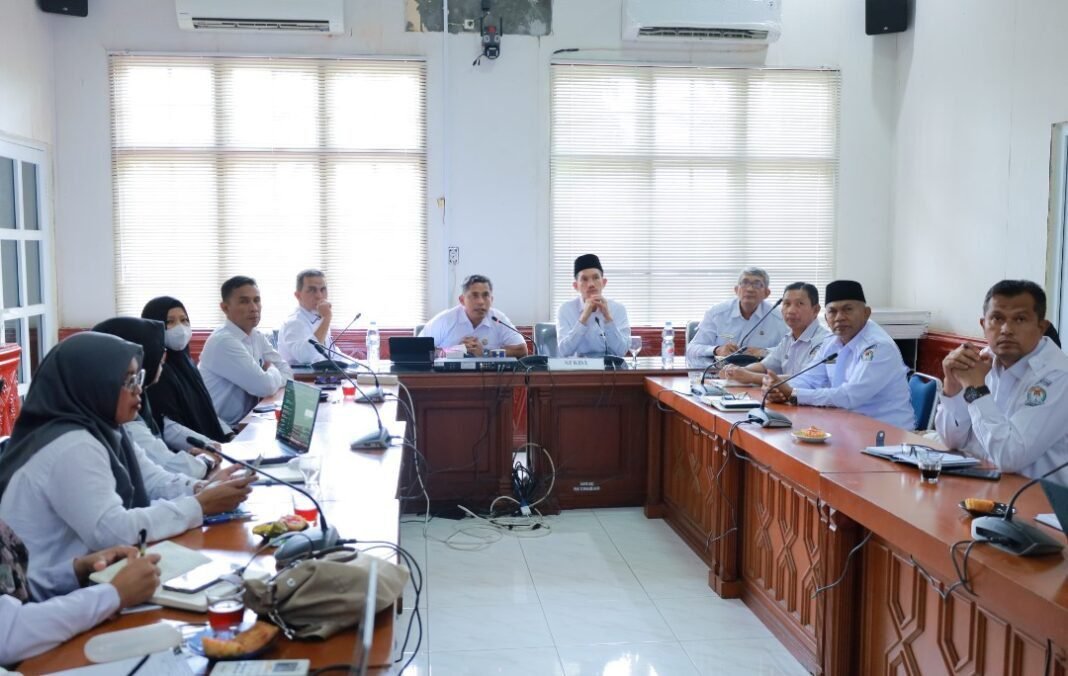 Bupati Tarmizi Pimpin Rapat Penanganan Stunting,Kemiskinan & Inflasi Bersama Unsur Stakeholder Terkait Bupati Tarmizi Pimpin Rapat Penanganan Stunting,Kemiskinan & Inflasi Bersama Unsur Stakeholder Terkait