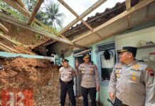 Kapolres Purworejo Imbau Warga Waspada Cuaca Ekstrem Saat Tinjau Lokasi Terdampak Longsor