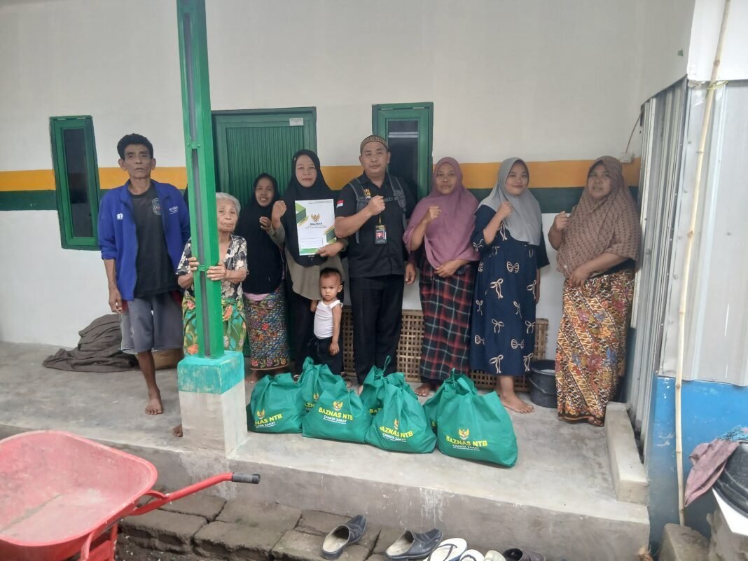 BAZNAS NTB Salurkan Bingkisan Warga Dusun Peseng Jelang Ramadhan BAZNAS NTB Salurkan Bingkisan Warga Dusun Peseng Jelang Ramadhan