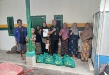 BAZNAS NTB Salurkan Bingkisan Warga Dusun Peseng Jelang Ramadhan