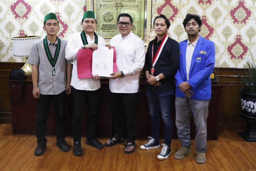 Maryono Dialog dengan Mahasiswa Jelang HUT ke-33 Kota Tangerang Maryono Dialog dengan Mahasiswa Jelang HUT ke-33 Kota Tangerang