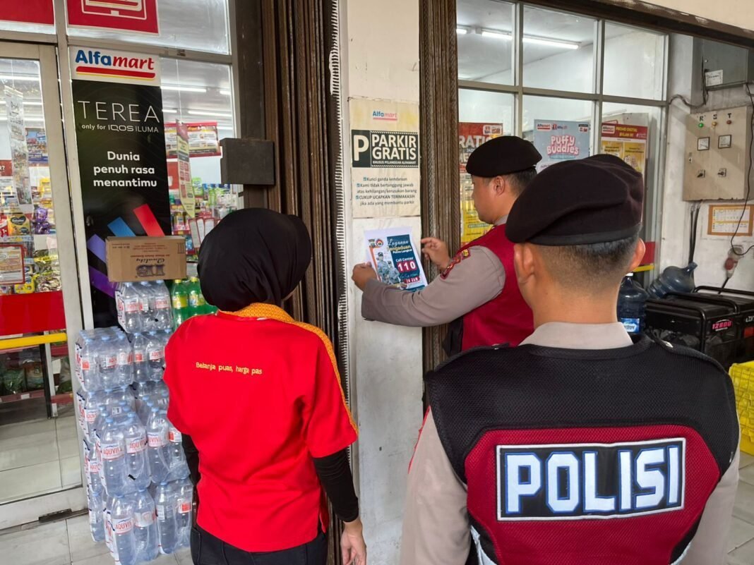 Sat Samapta Polres Langkat Gelar Patroli Blue Light dan Sosialisasi Call Center 110 Sat Samapta Polres Langkat Gelar Patroli Blue Light dan Sosialisasi Call Center 110