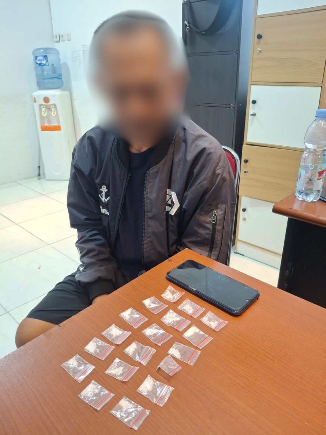 Ditresnarkoba Polda Malut Ungkap Peredaran Sabu di Ternate, Satu Pria Diamankan Ditresnarkoba Polda Malut Ungkap Peredaran Sabu di Ternate, Satu Pria Diamankan
