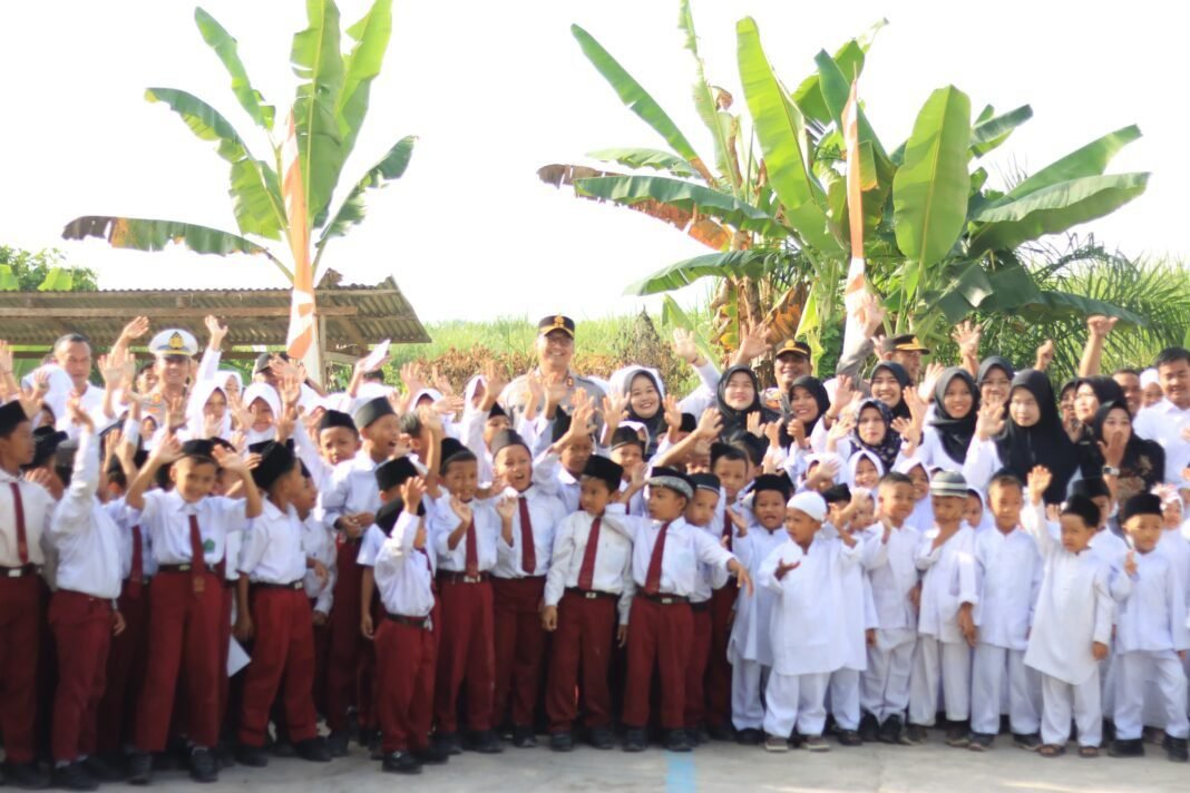 Kapolres Langkat Pimpin Upacara di Yayasan Al-Ihsan, Tekankan Disiplin, Anti Bullying, dan Kepedulian Sosial Kapolres Langkat Pimpin Upacara di Yayasan Al-Ihsan, Tekankan Disiplin, Anti Bullying, dan Kepedulian Sosial