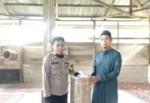 Bhabinkamtibmas Polsek Mambi Serahkan Bantuan Karpet Masjid dan Ajak Warga Jaga Kamtibmas di Mehalaan Barat