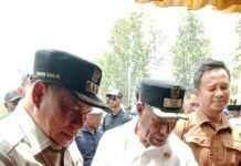 Hadiri HUT Distrik Bomberay, Bupati Samaun Ajak Masyarakat Kembangkan Potensi UMKM Lokal.