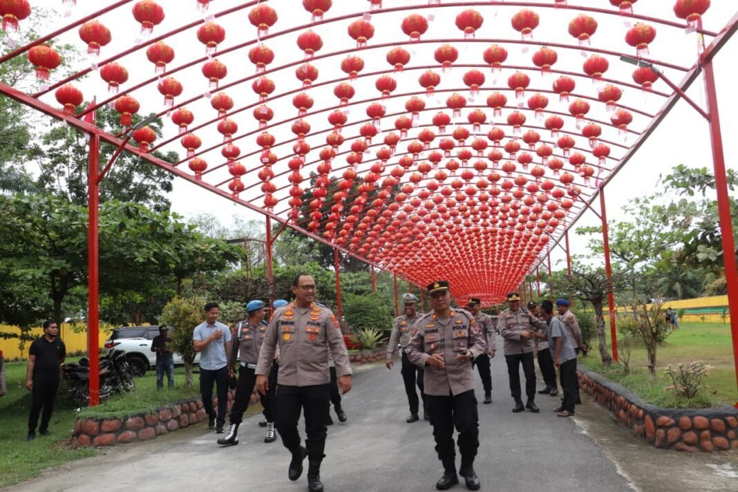 Kapolres Langkat pantau pengamanan Imlek di Vihara Avaloketisvara Stabat Kapolres Langkat pantau pengamanan Imlek di Vihara Avaloketisvara Stabat