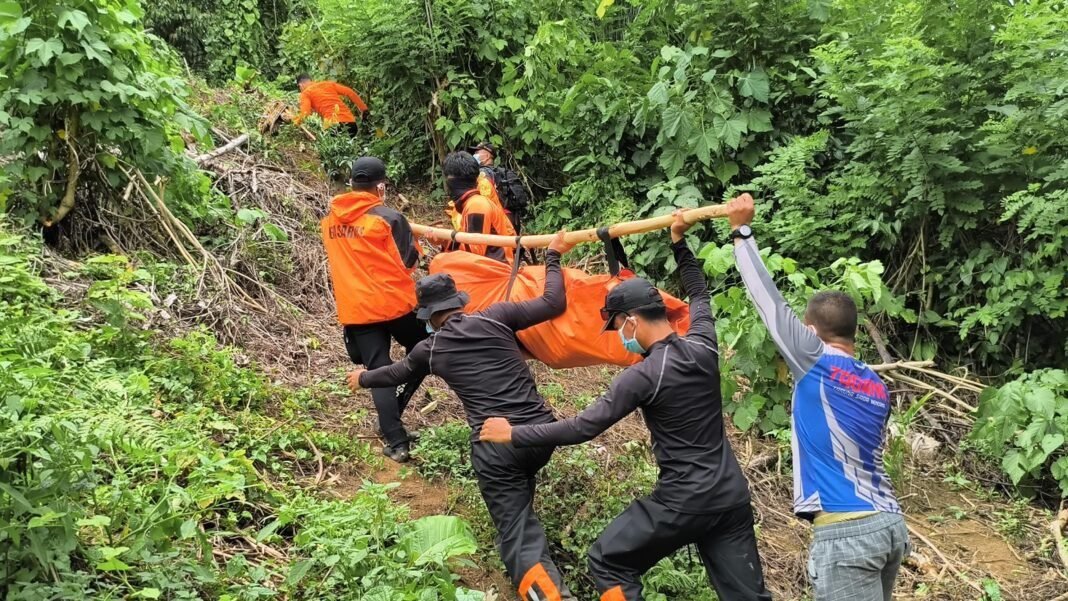 Basarnas Mamuju Tutup Operasi SAR Hari Keempat, Lansia 94 Tahun Ditemukan Meninggal Dijurang Hutan Karossa Basarnas Mamuju Tutup Operasi SAR Hari Keempat, Lansia 94 Tahun Ditemukan Meninggal Dijurang Hutan Karossa