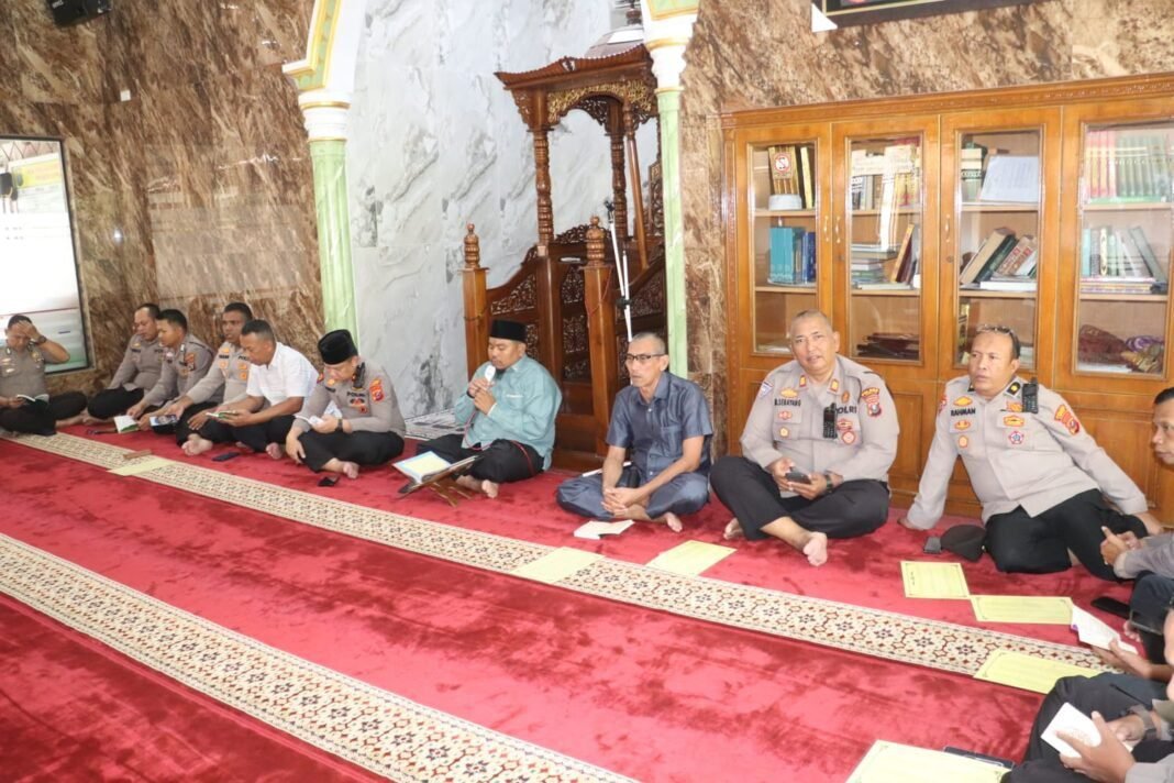 Giat Binrohtal Personel Polres Langkat Tingkatkan Keimanan dan Integritas dalam Bertugas Giat Binrohtal Personel Polres Langkat Tingkatkan Keimanan dan Integritas dalam Bertugas