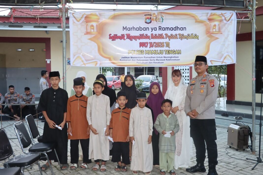 Polres Mamuju Tengah Gelar Buka Puasa Bersama dan Santuni Anak Yatim di Masjid Al-Mukhlisin Polres Mamuju Tengah Gelar Buka Puasa Bersama dan Santuni Anak Yatim di Masjid Al-Mukhlisin
