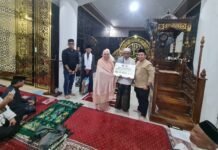 Bupati Mamuju Sutinah Suhardi Safari Ramadan di Tapalang, Serahkan Bantuan dan Ajak Warga Perkuat Persatuan