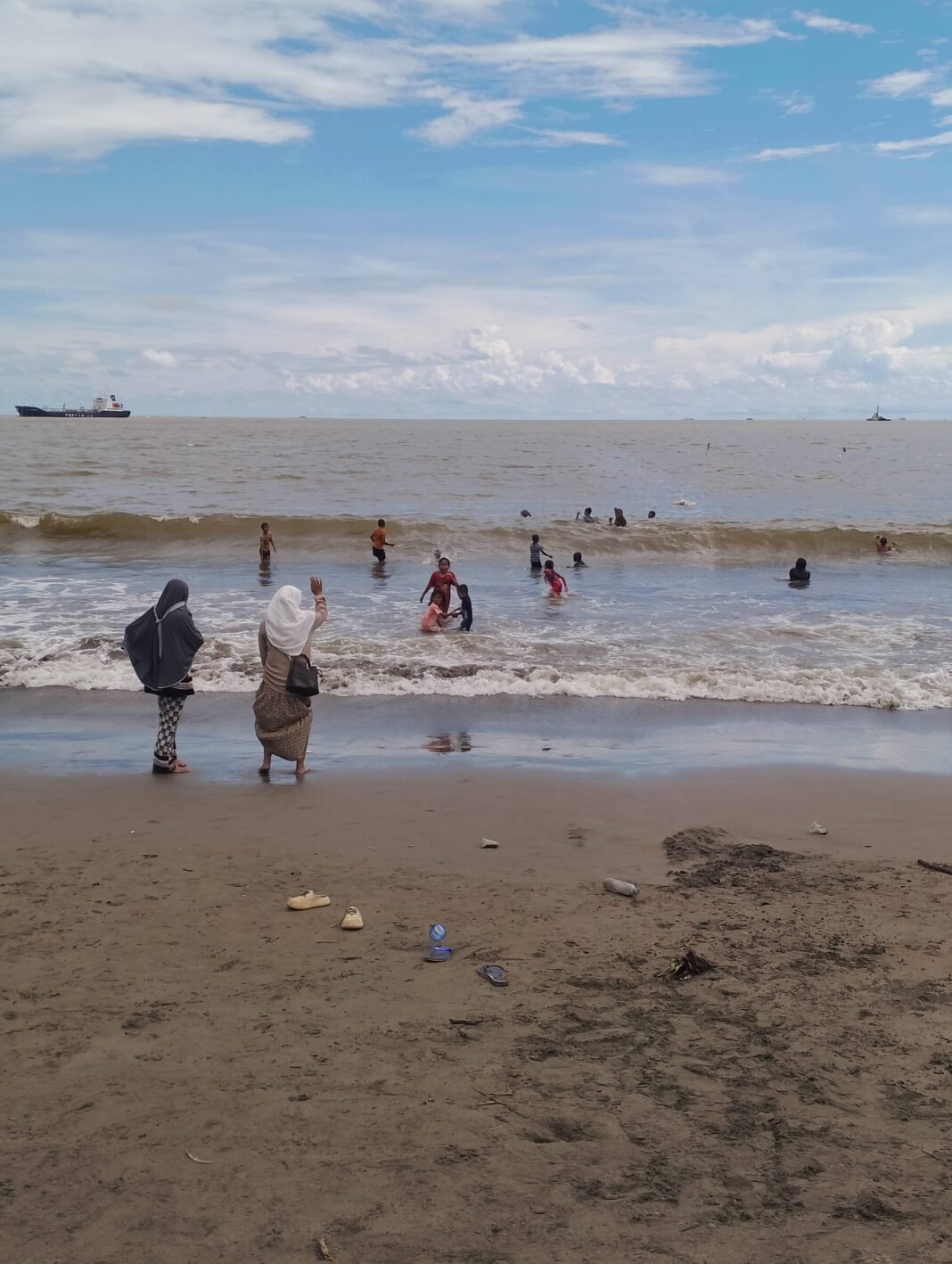 Pantai Padang Sirahet,Keindahan Alam Yang Masih Asri,Ramai Dikunjungi Warga Saat Nikmati Libur Pantai Padang Sirahet,Keindahan Alam Yang Masih Asri,Ramai Dikunjungi Warga Saat Nikmati Libur