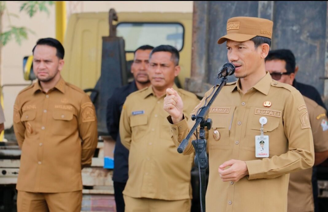 Pastikan Kesiapan Personil, Bupati Dan Wakil Bupati Aceh Barat Gelar Apel Gabungan Di Dinas DLHK Pastikan Kesiapan Personil, Bupati Dan Wakil Bupati Aceh Barat Gelar Apel Gabungan Di Dinas DLHK