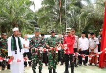Bersama Danrem,Bupati Tarmizi Resmikan Jembatan Gantung Penghubung Gampong Tungkop Di Sungai Mas