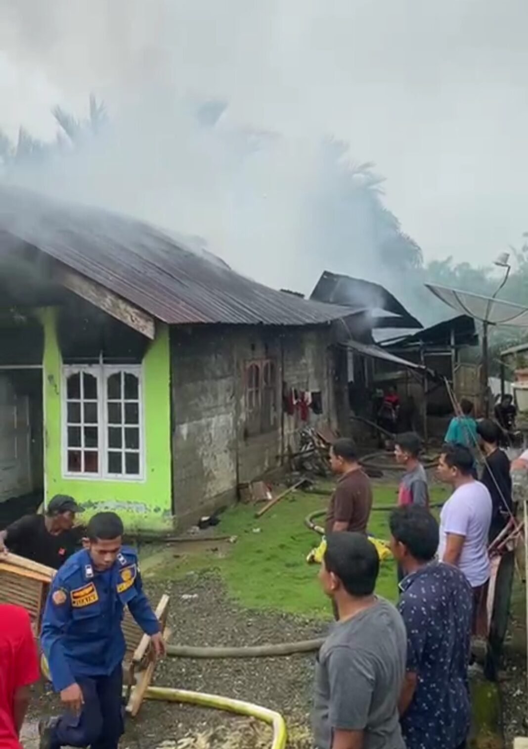 Musibah Kebakaran Menimpa Rumah Warga Gampong Ranubdong Kecamatan Meureubo, Kerugian Mencapai 250 Juta Musibah Kebakaran Menimpa Rumah Warga Gampong Ranubdong Kecamatan Meureubo, Kerugian Mencapai 250 Juta
