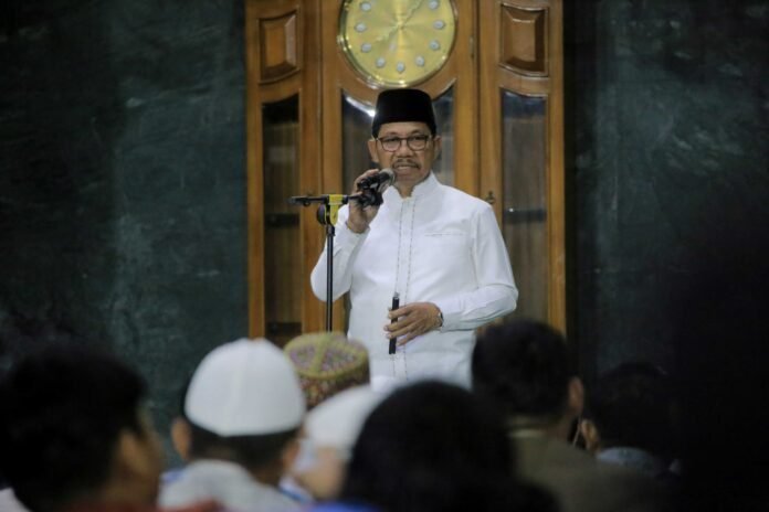 TARAWEH MASJID RAYA AL AZHOM-WALIKOTA (6)