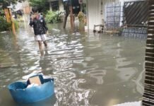 Hujan Semalaman, Banjir Genangi Jalan dan Permukiman di Jakarta