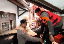 Brimob Polda Metro Jaya Terjang Banjir 2 Meter di Bangka V, Evakuasi Warga di Tengah Kepungan Air