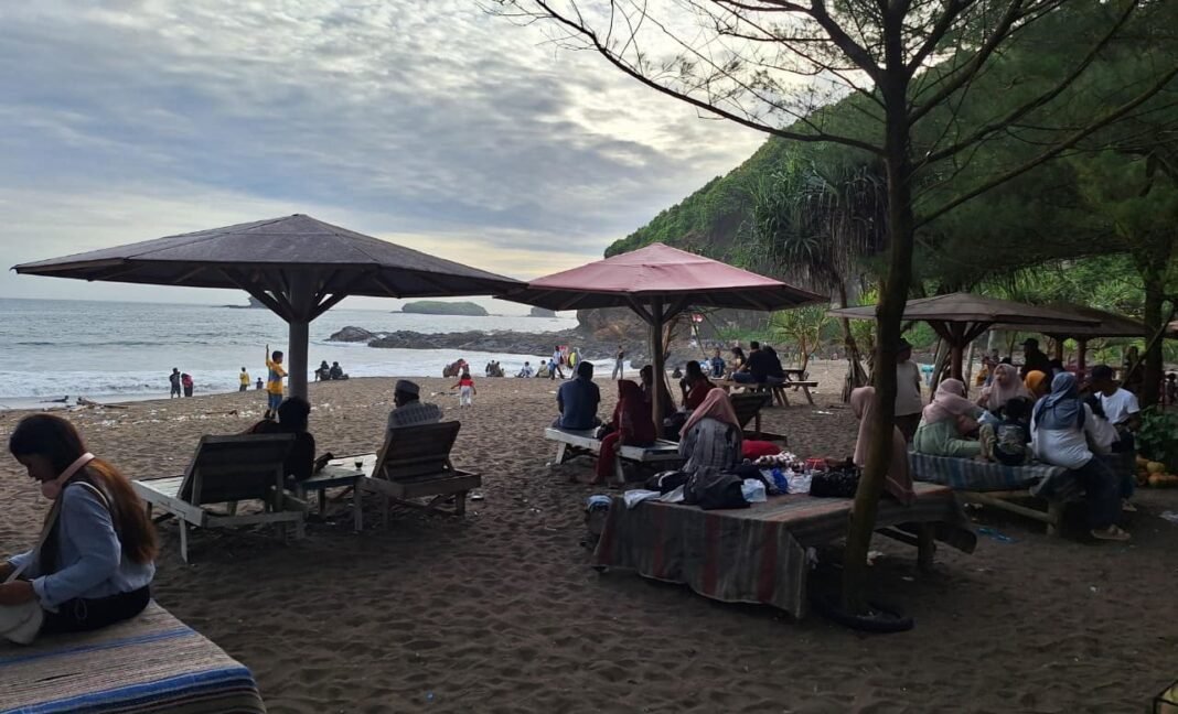 Wisata Rasa Sultan, Harga Merakyat: Papuma, Watu Ulo Cuma Rp12.500 Wisata Rasa Sultan, Harga Merakyat: Papuma, Watu Ulo Cuma Rp12.500