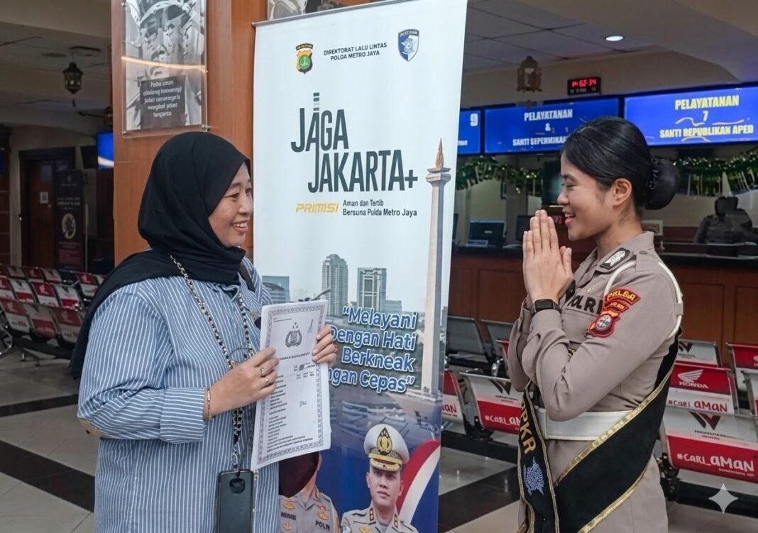 *Pelayanan BPKB Polda Metro Jaya Dipuji Warga, Proses Tuntas Sekitar Satu Jam* *Pelayanan BPKB Polda Metro Jaya Dipuji Warga, Proses Tuntas Sekitar Satu Jam*