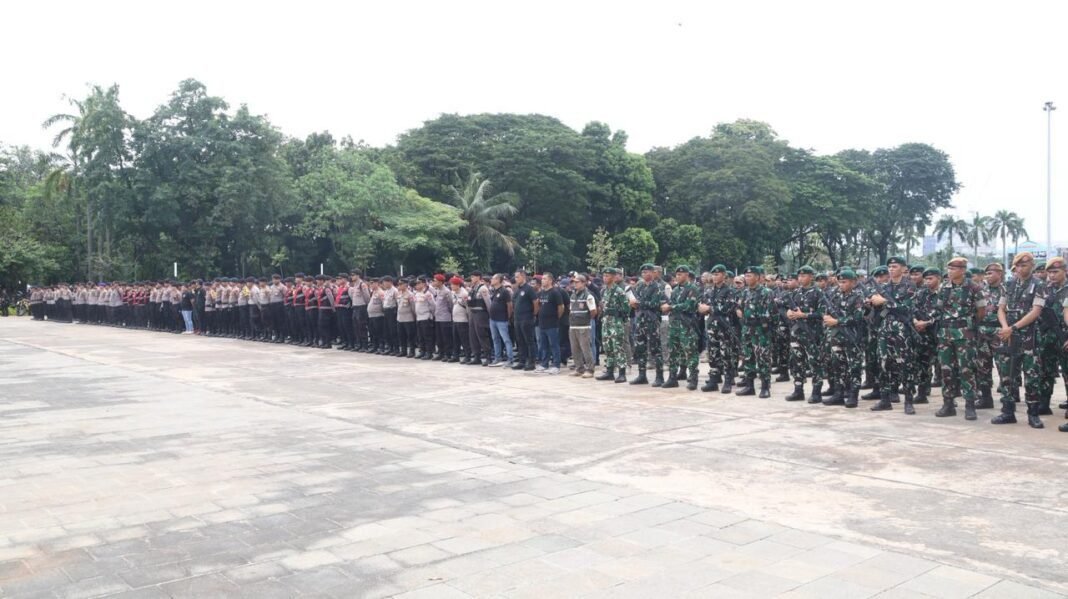 Wakapolda PMJ Minta Personel Layani Warga Secara Humanis di Pasar Murah Monas Wakapolda PMJ Minta Personel Layani Warga Secara Humanis di Pasar Murah Monas